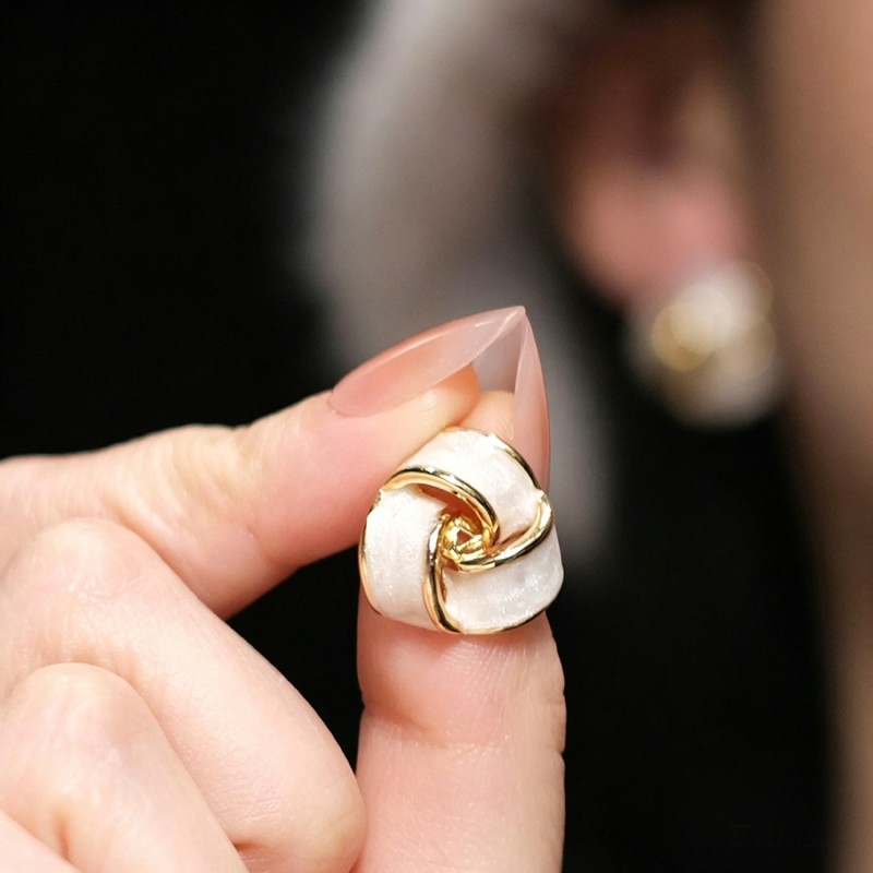 Women's Exquisite Vintage Enamel Flower Stud Earrings